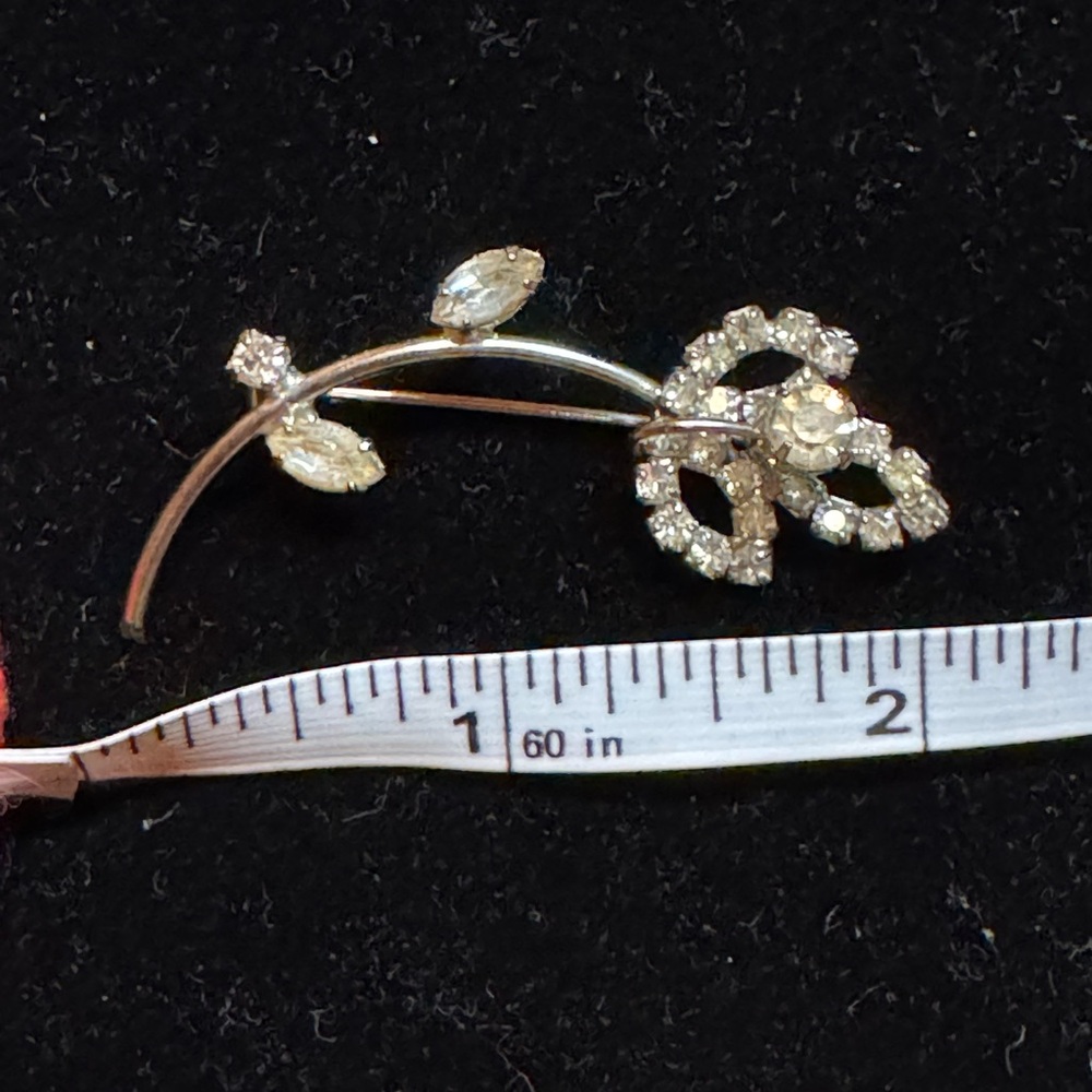Vintage Rhinestone Silver toned Floral Brooch